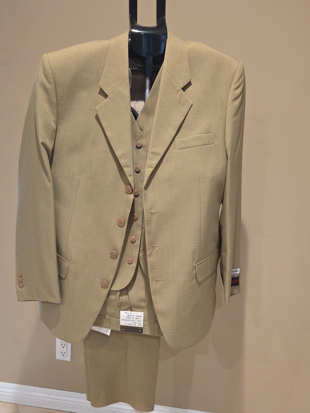Men's Three-Piece Light Khaki Suit - Classic Tailored Look